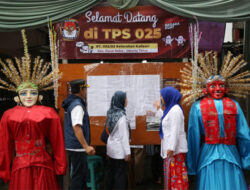 Empat Ondel Ondel Hiasi TPS di Kalisari Jaktim