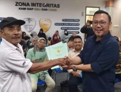 Kapolres Metro Depok Gelar Jum’at Berkah di Lapak Barang Bekas