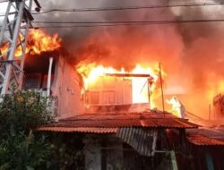 Dua Unit Rumah di Penggilingan, Cakung Ludes Terbakar