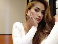 Uci Farantika Tampil Seksi Berkebaya Hijau