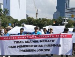 Aliansi Mahasiswa Jaktim Gelar Demo di Patung Kuda