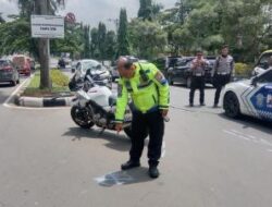 Mobil Berpenumpang Anak, Terguling dan Tabrak Mobil Lain