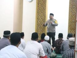 Kapolres Tangsel Subuh Berjamaah di Masjid At Taqwa Kelapa Dua