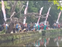 Mini Bus Masuk Situ, Dievakuasi Lebih Dari Dua Jam