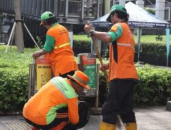 Ribuan Petugas Sudin LH Jaksel Dikerahkan Bersihkan Sampah Pasca Libur Lebaran