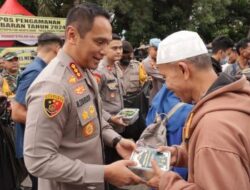 Kapolres Jakbar Buka Bersama Pemudik di Terimnal Grogol Petamburan