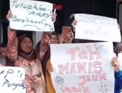 Kaum Ibu Demo Warung Penjual Miras di Ciampea Bogor