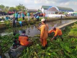 Wali Kota Bersihkan Limbah PKL Di Pasar Kembang