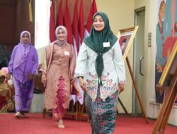 DWP Pemkot Jaktim Gelar Lomba Fashion Show Baju Adat Nusantara