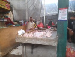 Harga Ayam Potong di Pasar Darurat Tomang Alami Penurunan