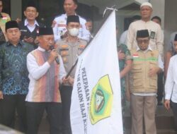 PJ Bupati Lepas 432 Calon Jemaah Haji Kloter 04