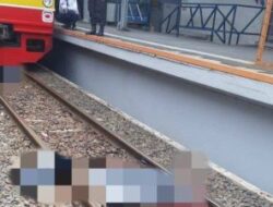 Seorang Wanita Terjatuh Kembali di Rel Kereta Stasiun Pondok Cina Depok