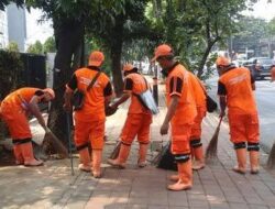 Bank Sampah di Kota Depok Salurkan Infaq 11 Juta Rupiah Buat Petugas Kebersihan