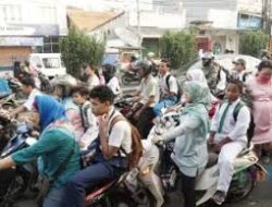 Hari pertama masuk sekolah kondisi jalan macet total Polisi Turun Mengatur Lalin