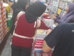 Jelang Tahun Ajaran Baru, Orangtua Buru Buku Pelajaran Sekolah