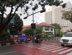 Penyebrangan Pondok Cina Depok di tutup Karena Buang Kemacetan Warga Kecewa