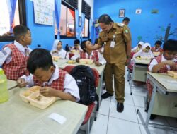 PJ Walikota Tangerang Tinjau Langsung Pelaksanaan Ujicoba MBG