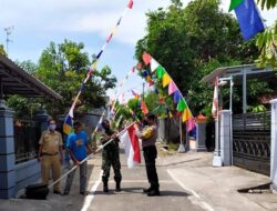 Sambut HUT RI Warga Bogor Memasang Bendera Merah Putih