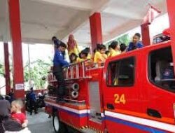 Pemadam Kebakaran Kota Depok Melatih Relawan Untuk Membantu Pemadaman Disambut Baik