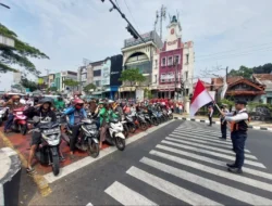 Sejumlah Pengendara di Juanda Turut Peringati Detik Detik Proklamasi