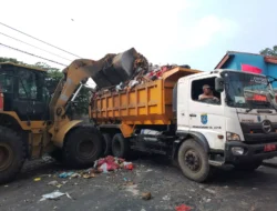 DLHK Kota Depok Lakukan Upaya Pengangkutan Sampah