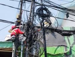 700 Meter Kabel Listrik Semeaut di Kota Depok Mendapat Penanganan Serius