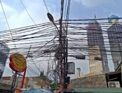 Kabel Listrik Semraut di Kota Depok Belum Mendapat Penanganan Serius