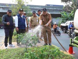 PJ Bupati Bekasi Tinjau Program Penataan Taman Median