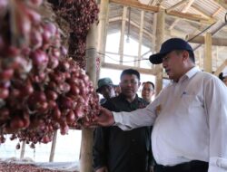 Pj Bupati Bekasi Kunjungi Lahan Urban Farming yang Dikelola Korem 051