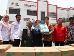 PMI Kabupaten Bekasi Distribusikan Ribuan Popok Bayi ke Puskesmas